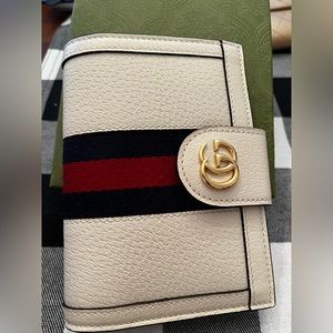 NWT Gucci Ivory Walket/0rganizer